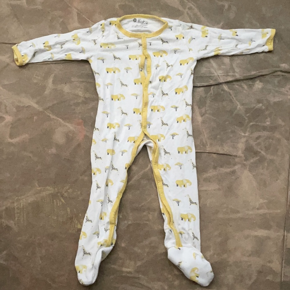 Kyte Baby 6-12 mo giraffe/elephant foot Onepiece